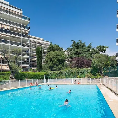 피에르 앤드 바캉스 라 로스타뉴 아파트호텔 3*