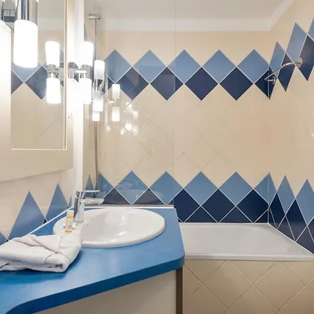 Pierre & La Rostagne 3*