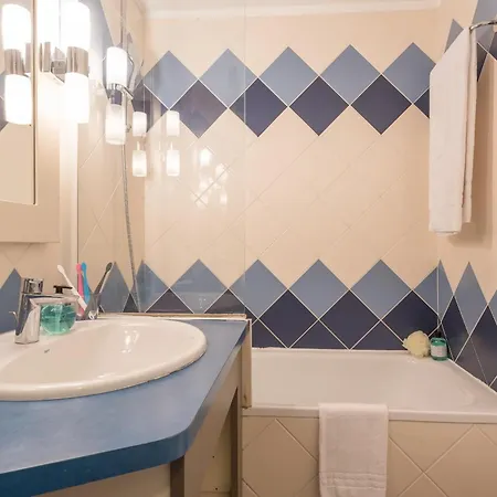 Pierre & La Rostagne מלון דירות 3*