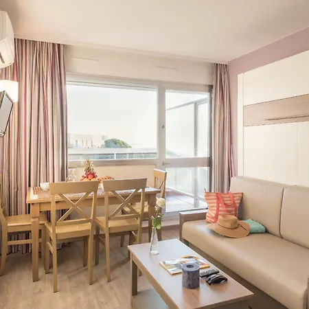 Pierre & La Rostagne מלון דירות 3*