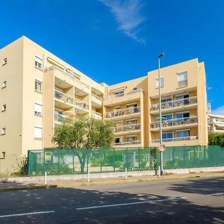 מלון דירות Pierre & La Rostagne 3*