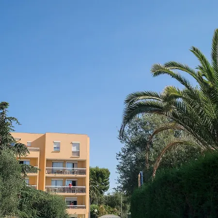 Pierre & La Rostagne מלון דירות