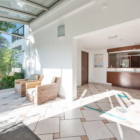 Pierre & La Rostagne ז'ואן-לה-פינס