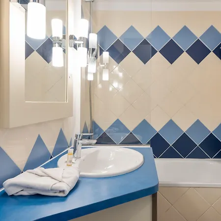 Pierre & La Rostagne 3*