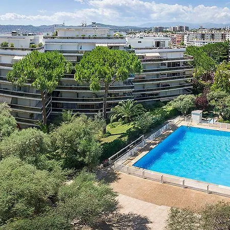 Pierre & La Rostagne 3* Ζουάν λε Πιν