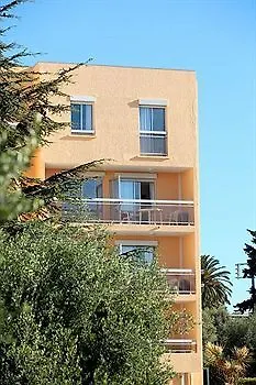 Pierre & La Rostagne 3*