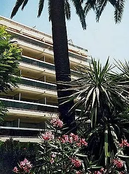 Pierre & La Rostagne 3*