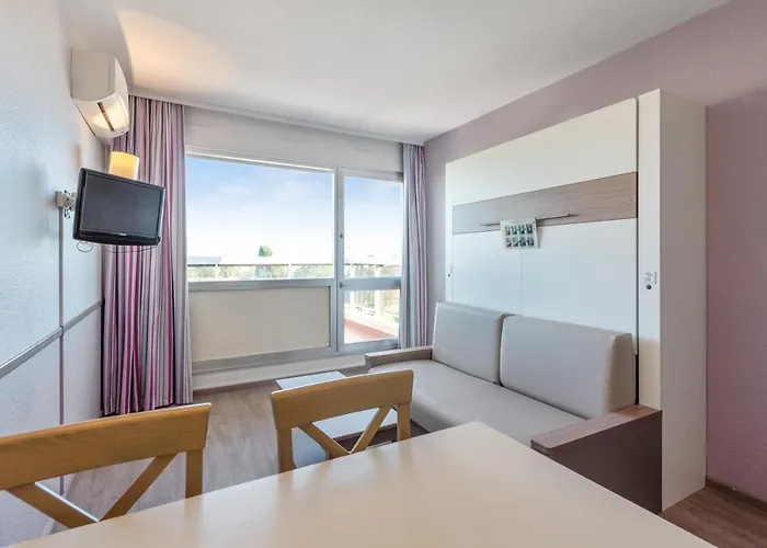 皮里埃瓦卡斯住宅酒店 - 拉罗斯塔格