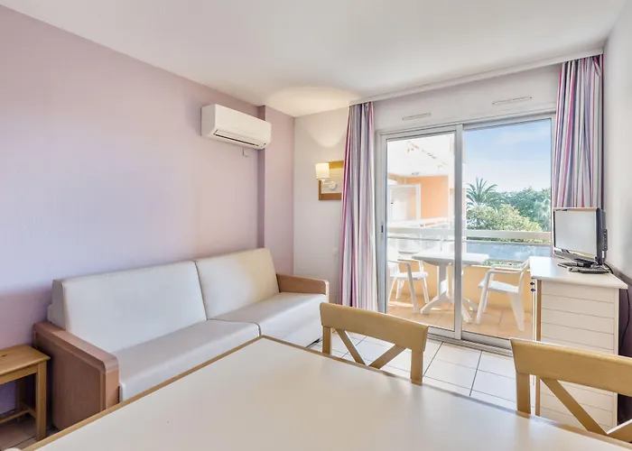 Pierre & La Rostagne 3*